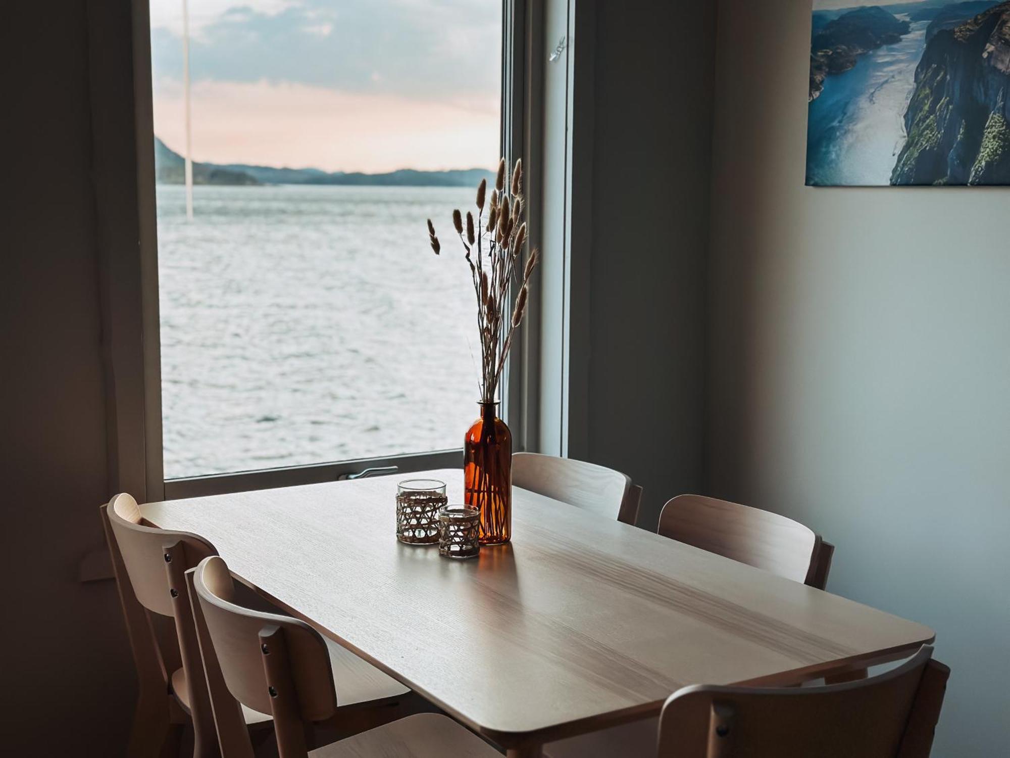 Preikestolen Panorama - Seaside Apartments Jørpeland Extérieur photo