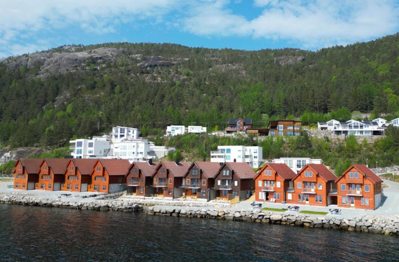 Preikestolen Panorama - Seaside Apartments Jørpeland Extérieur photo